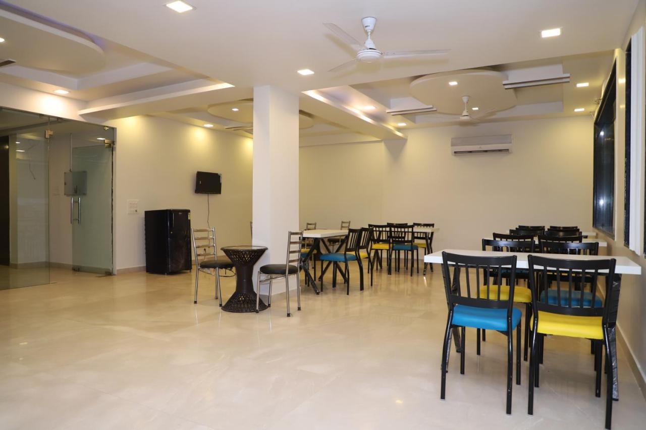 Nirvana Rooms Гургаон Екстериор снимка